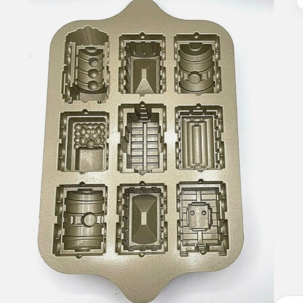 Nordic Ware Train Car Metal Cake Pan - Picture 2 of 7